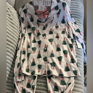 Tahari Christmas tree bow matching Christmas pajamas women’s small